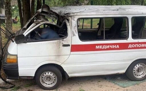 У Херсонській області російський безпілотник атакував авто бригади швидкої допомоги